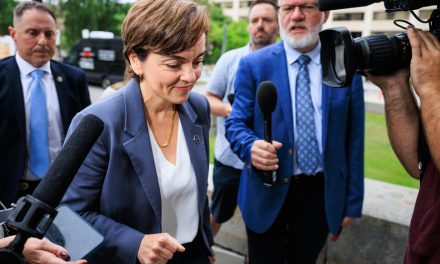 Escarmouche entre le PQ et la CAQ sur l’utilisation de l’anglais