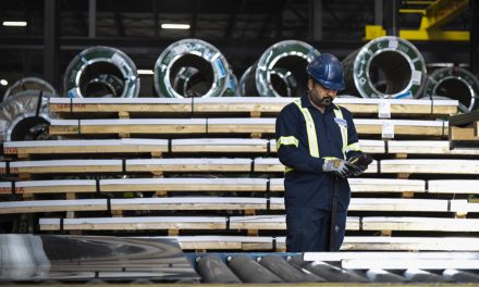 Droits de douane américains | Les entreprises canadiennes restent confrontées à des incertitudes