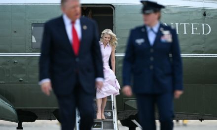 Natalie Harp | L’assistante (très) spéciale de Donald Trump