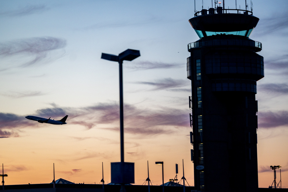 Aéroport de Montréal | Un signaleur blessé dans un accident avec un avion