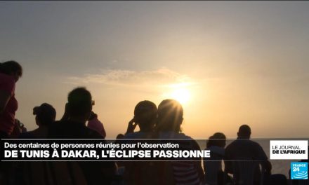 De Tunis à Dakar, la tête dans les nuages pour observer l&rsquo;éclipse solaire