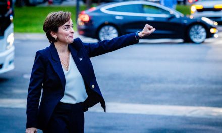 Face-à-face de TVA | Fréchette attaquée de toutes parts