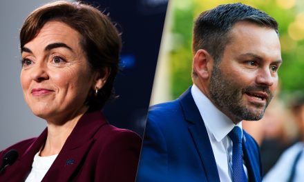 Sondage Synopsis-La Presse | La CAQ s’effondre, le PQ en zone majoritaire