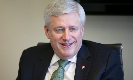 Mark Carney fait appel à Stephen Harper pour séduire les grands investisseurs à Toronto