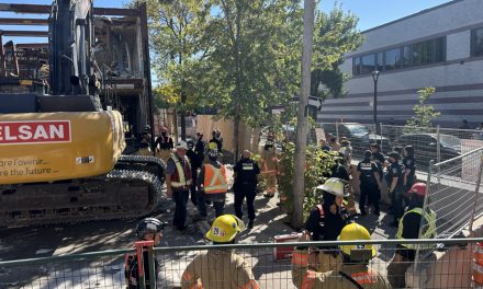Montréal | Opération de sauvetage pour sortir deux personnes d’un chantier de démolition