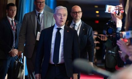 Guerre commerciale | Ottawa prolonge le répit à la pompe