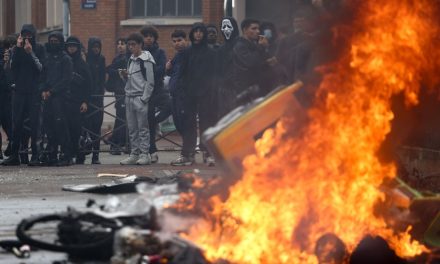 Blocus des lycées en France | La mobilisation s'amplifie, des tensions dans plusieurs villes