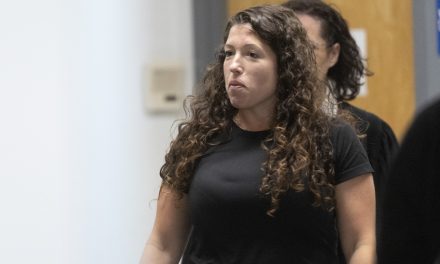Procès pour entrave lié à un meurtre | Une ex-avocate se dépeint comme une victime de violence conjugale