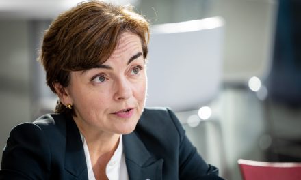 Entrevue éditoriale avec Christine Fréchette  | Carney creuse un trou de 1 milliard au Québec sans l’avoir consultée