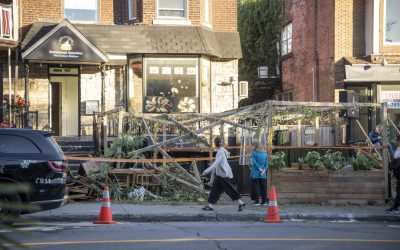 Malaise d’un chauffeur | Un autobus de la STM dévie de sa trajectoire et percute des terrasses, deux blessés mineurs