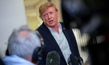 Vote par correspondance | Trump fustige une décision « horrible » de la Cour suprême