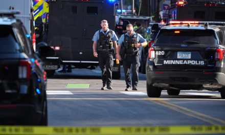 Minneapolis | Une fusillade fait au moins un mort, trois policiers blessés