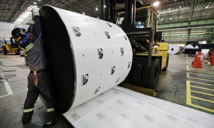 Aluminium | Mélanie Joly veut relancer le rêve d’un laminoir au Québec