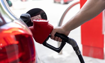 Conflits géopolitiques | Les prix de l’essence bondissent à Montréal