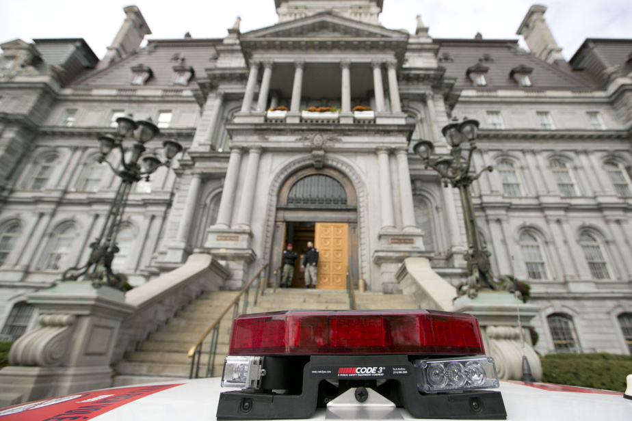 Règlement contre les insultes à Montréal | « Si vous avez envie de faire un doigt d’honneur à un policier, faites-le », dit la mairesse
