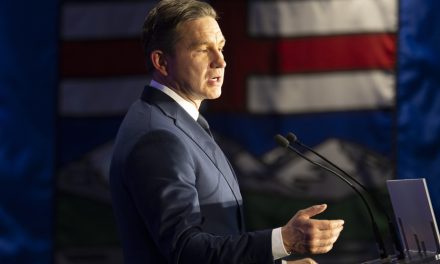 Alberta | Poilievre s’exprime sur l’unité nationale à Edmonton avant le référendum
