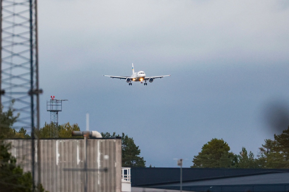 L’avion de Zelensky a failli être touché par un drone alors qu’il était en route vers la Norvège