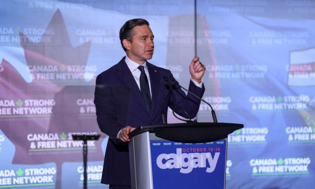 Référendum en Alberta | Poilievre exhorte les Albertains à ne pas « tourner le dos » au Canada