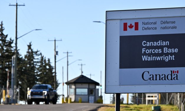 Incendie sur une base en Alberta | Mark Carney confirme la mort de quatre militaires