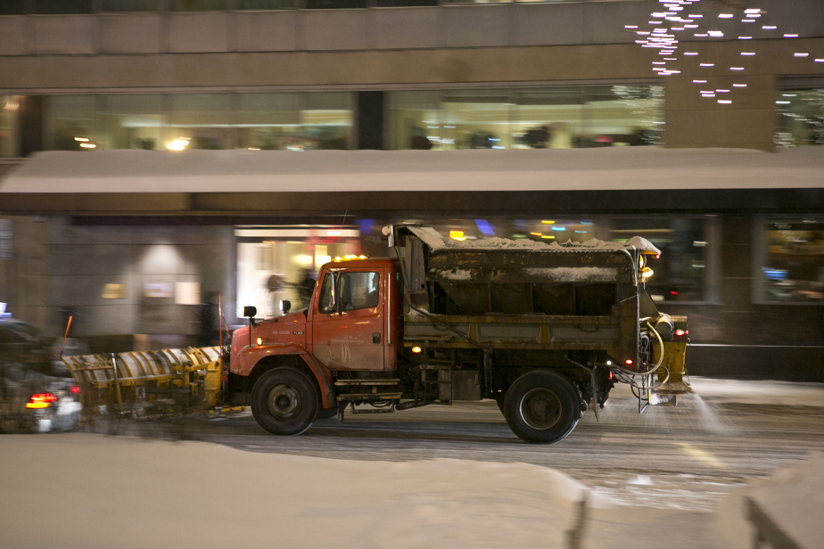 Déneigement à Montréal | La mairesse promet d’augmenter de façon importante l’utilisation de sel