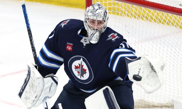 Connor Hellebuyck échangé aux Devils du New Jersey