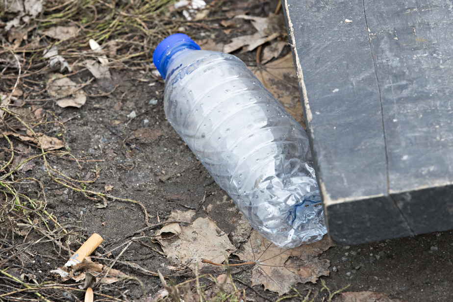 Étude | Malgré les risques, l’eau en bouteille jugée plus pratique