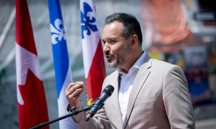 Ministre caquiste au party électoral du PQ | Mathieu Lacombe présente ses excuses
