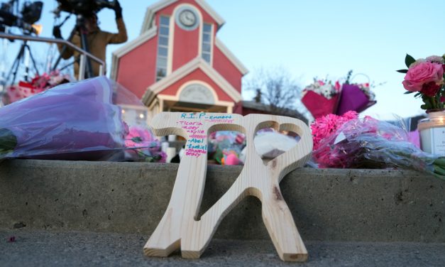 Tuerie de Tumbler Ridge | Un homme est inculpé pour complicité aux États-Unis