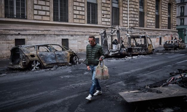 Mouvement des lycéens en France | De nouveaux couvre-feux en vigueur, accord pour une commission d’enquête