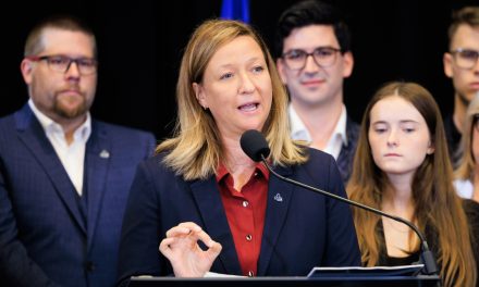 Le fil politique | PCQ : Blanchette Vézina se défend de vouloir « remettre en cause la science »