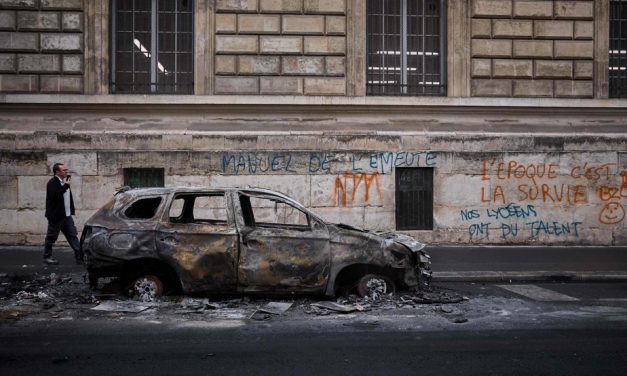 Des manifestations françaises de plus en plus violentes