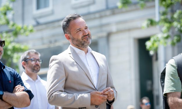 Mathieu Lacombe | Un ministre caquiste au party électoral du PQ