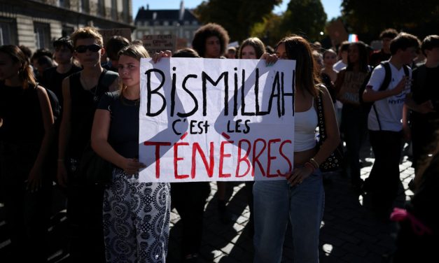 « Bismillah c’est les ténèbres » | Que veut dire le slogan des manifestants en France ?