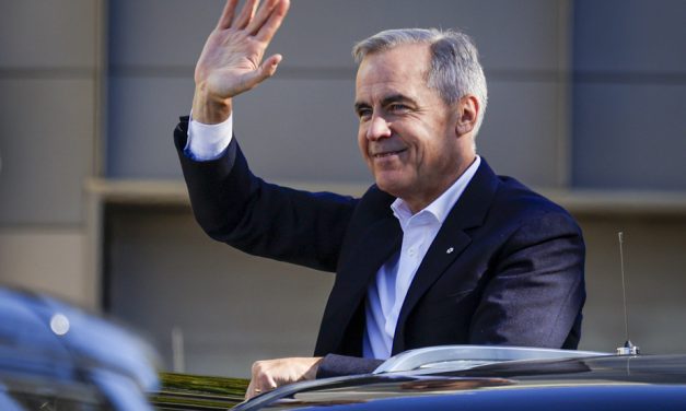 Référendum en Alberta | Accueil chaleureux pour Mark Carney à Calgary, où il plaide pour l’unité