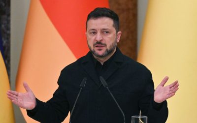 Pourquoi Donald Trump réclame-t-il le départ de Zelensky ?