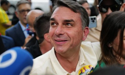 Présidentielle au Brésil | Flavio Bolsonaro largement devant Lula au premier tour