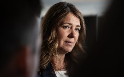 Référendum en Alberta | La première ministre vote pour que la province reste au sein du Canada