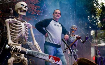 Halloween | Il donne vie à un cimetière où fêtent les squelettes