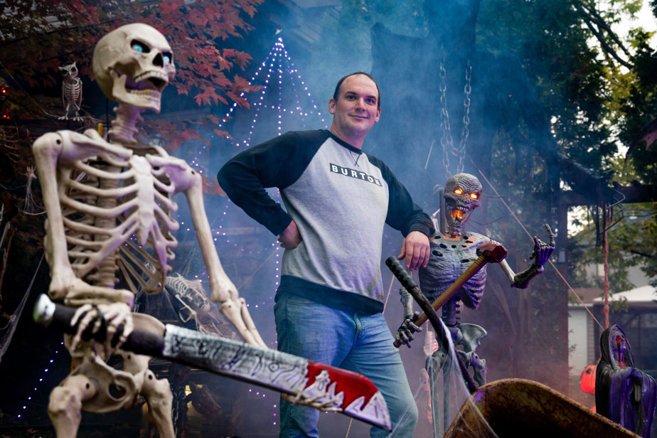 Halloween | Il donne vie à un cimetière où fêtent les squelettes