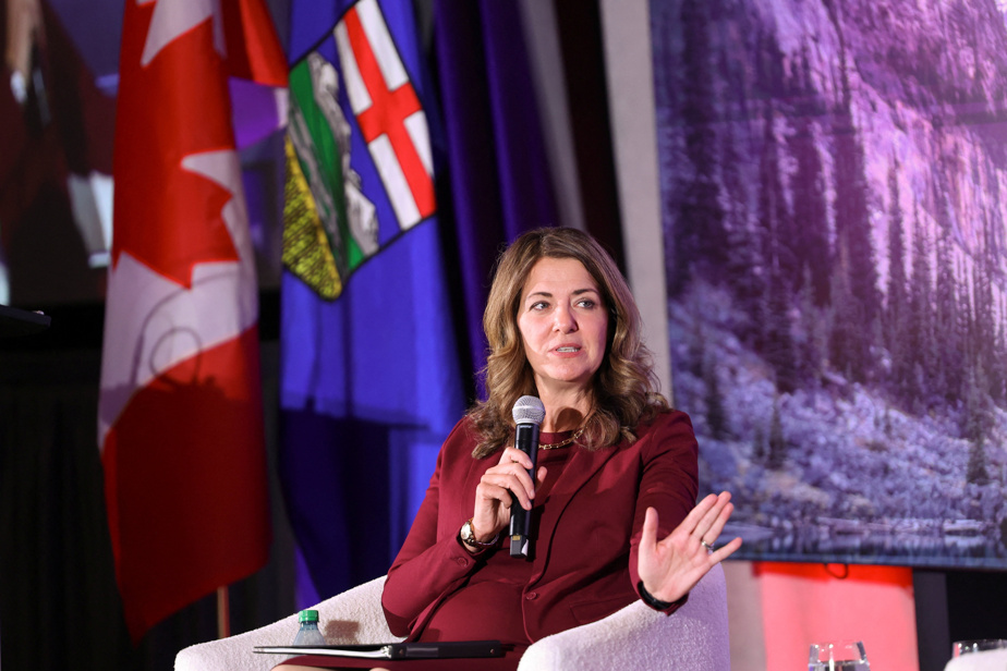 Référendum en Alberta | La première ministre Danielle Smith appelée à démissionner