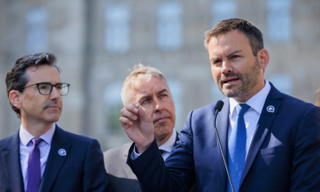 Paul St-Pierre Plamondon nomme Pascal Paradis diplomate et négociateur