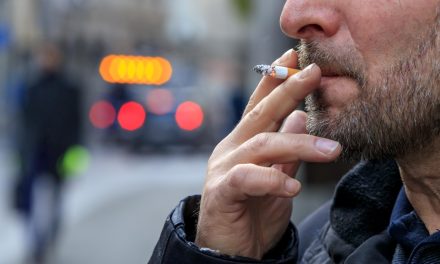 Pastilles, timbres et gommes gratuits | Québec élargit l’aide aux personnes qui veulent arrêter de fumer