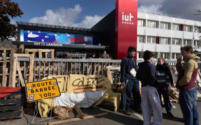 Mouvement des lycéens en France | Le premier ministre reçoit les syndicats, Macron appelle à la fermeté