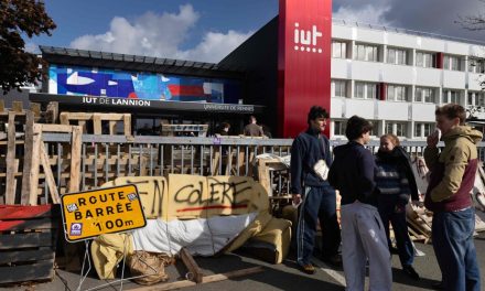 Mouvement des lycéens en France | Le premier ministre reçoit les syndicats, Macron appelle à la fermeté
